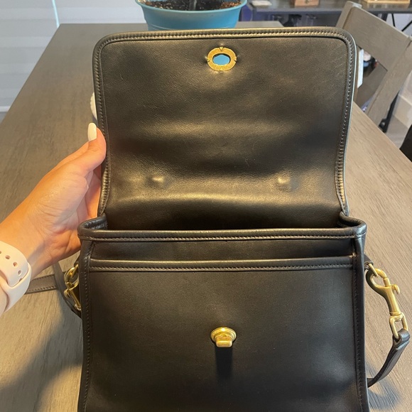 Vintage Coach Court 9870 Crossbody Bag - Picture 5 of 10